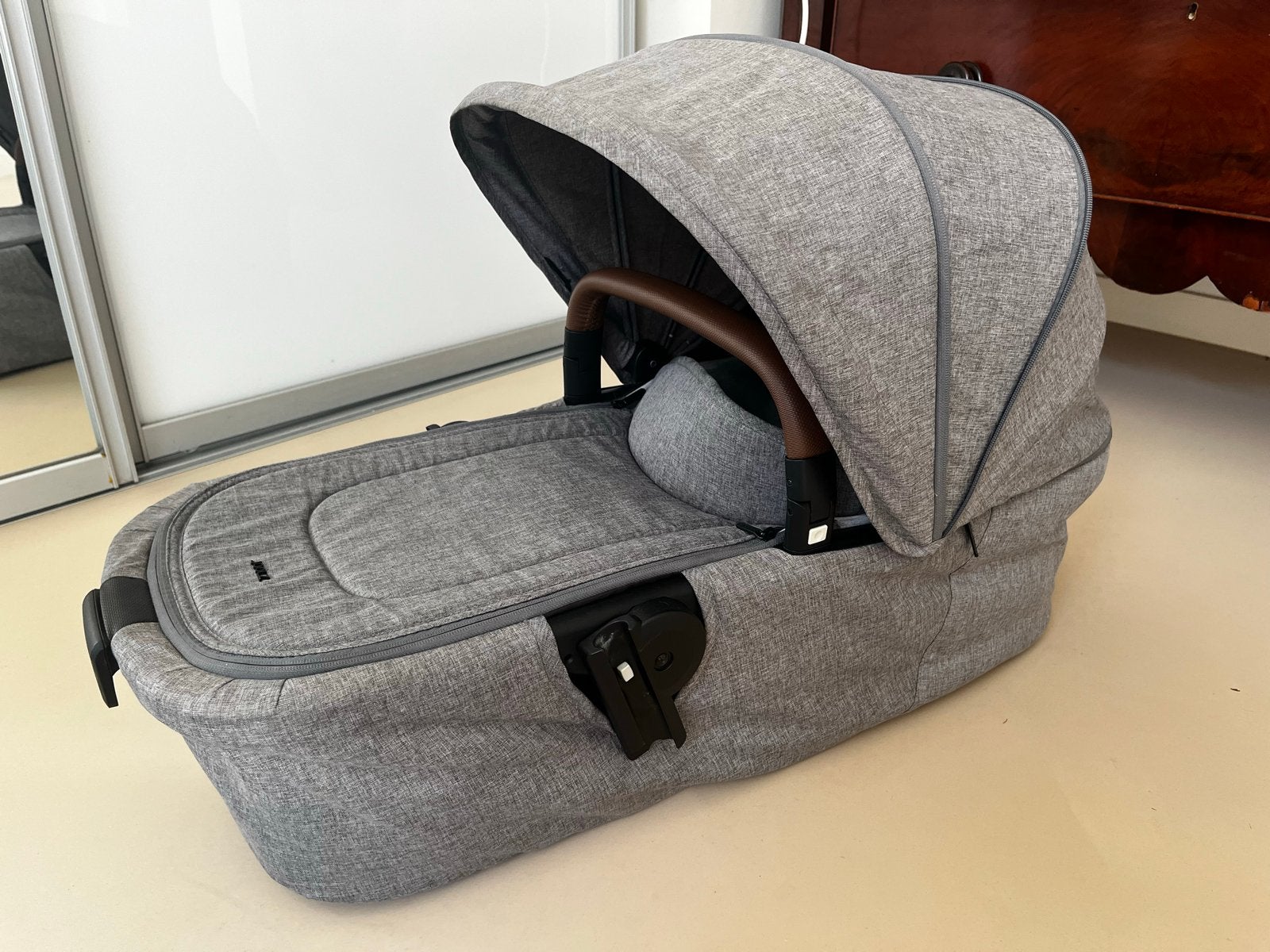 Joolz Aer Reiswieg Grijs met regenhoes en Maxi-Cosi adapter, Kinderen en Baby's, Gebruikt, Met reiswieg, Ophalen, Kinderwagen