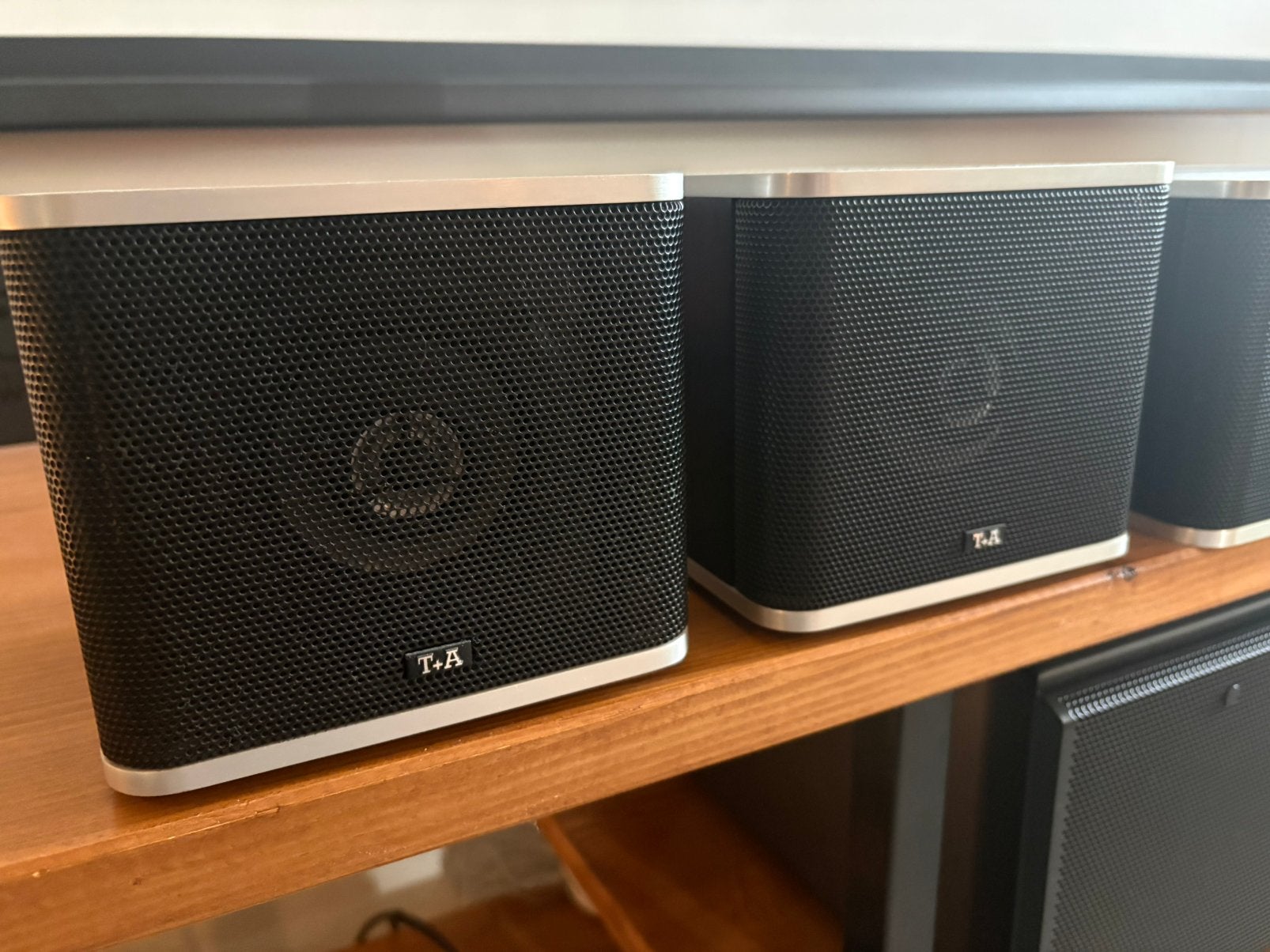 T+A K-Mini Rearspeakers, Overige typen, Zo goed als nieuw, Minder dan 60 watt, Ophalen