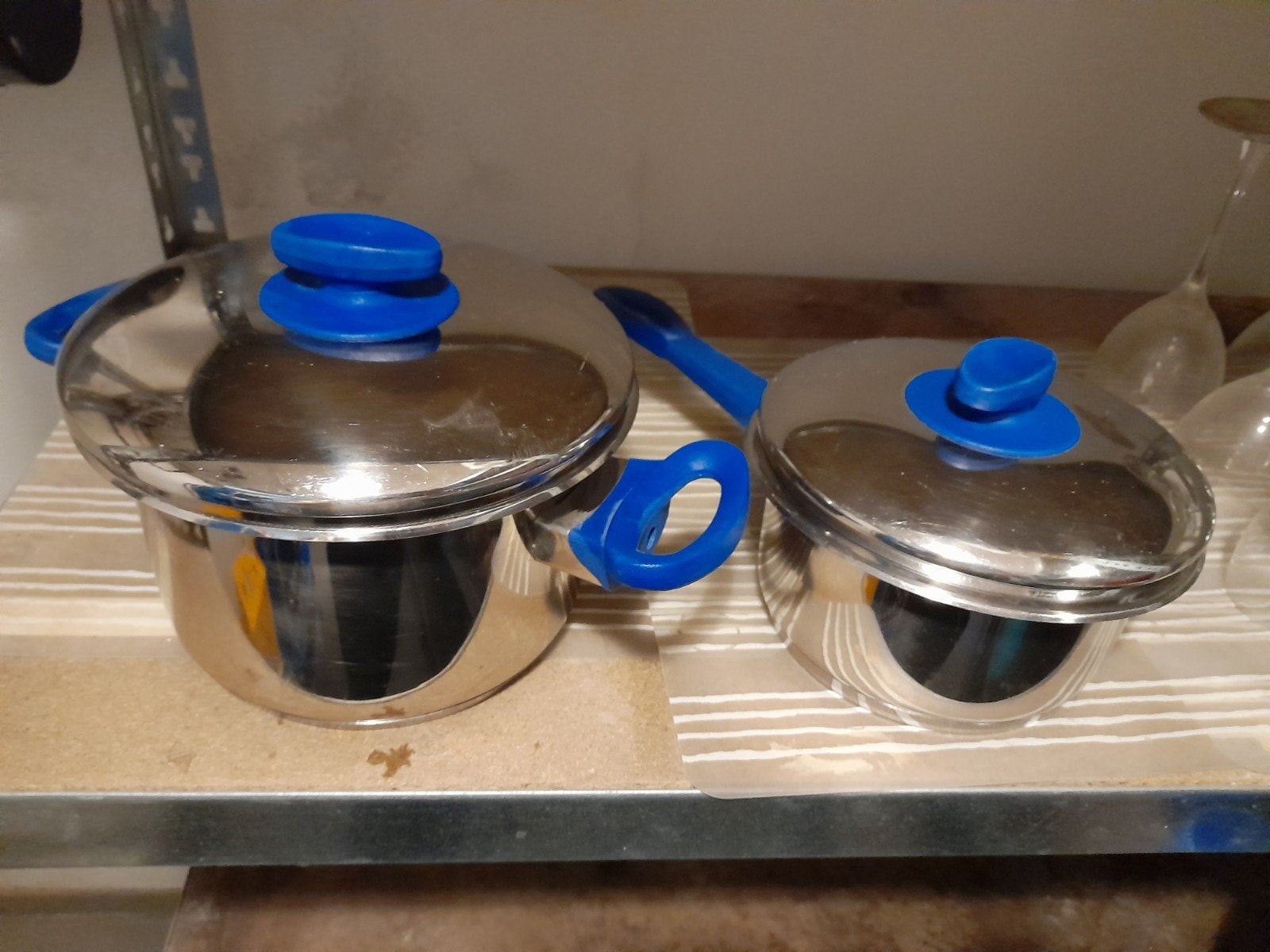 Bijna gratis zgan pannenset  2 stuks met deksel rvs blauw, Met deksel, Pannenset, Ophalen of Verzenden, Zo goed als nieuw