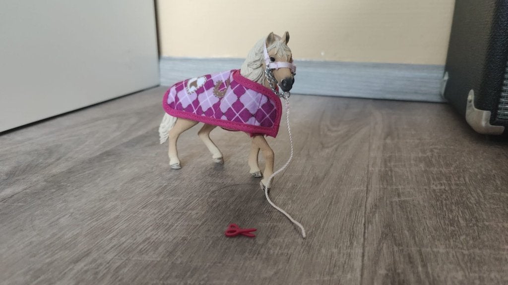 Schleich paard met deken en halster, Ophalen of Verzenden, Zo goed als nieuw
