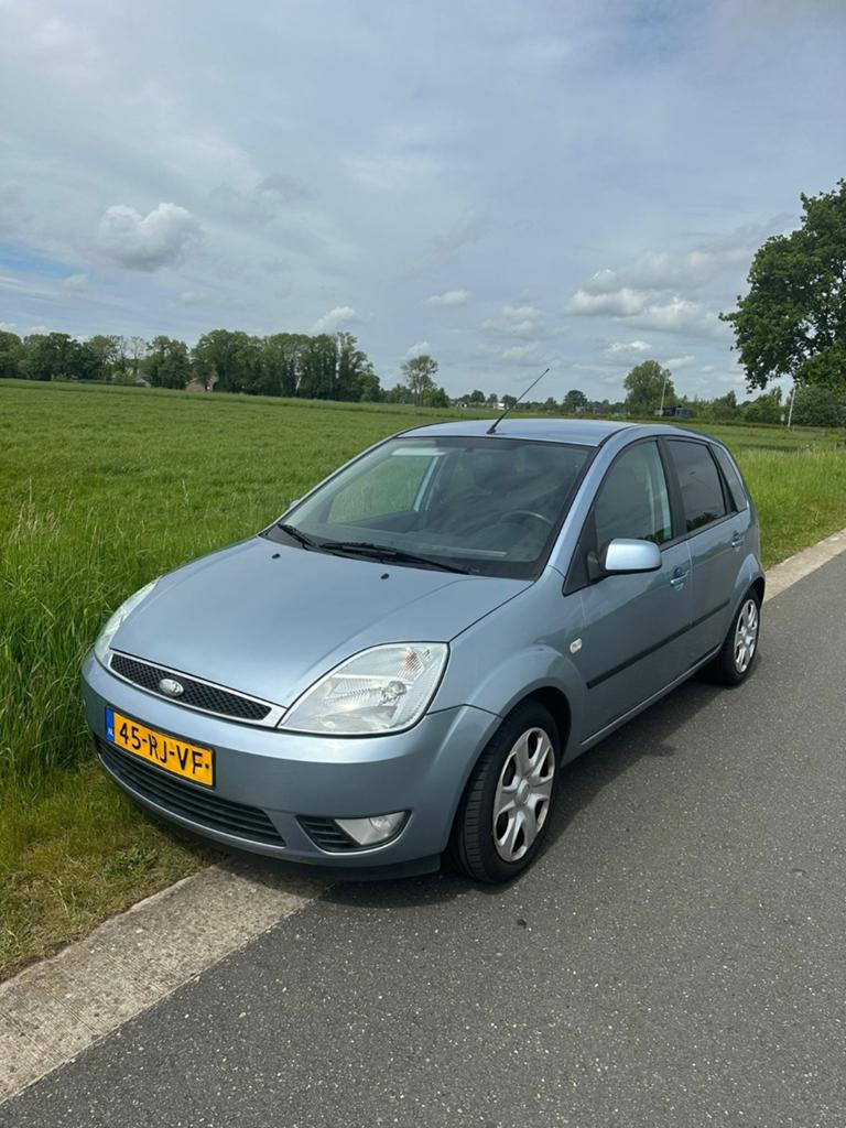 Ford Fiësta 1.6 16V 5DR automaat 2005 Blauw, 1596 cc, 40 €/maand, 4 cilinders, Blauw