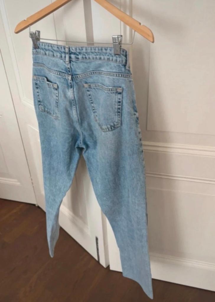 Zara lichte denim spijkerbroek, mid waist jeans denim 38, Ophalen of Verzenden, Nieuw, Blauw, W30 - W32 (confectie 38/40)