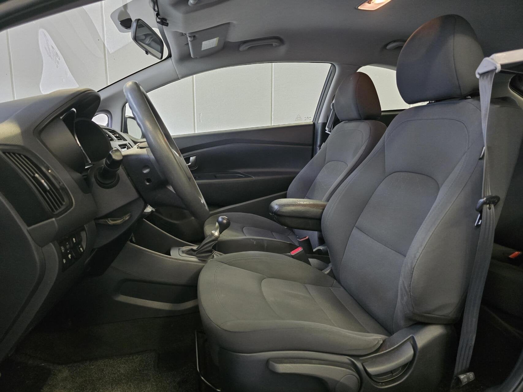 Kia Rio 1.2 CVVT Comfort Pack Airco/Bluetooth/LMV, Auto's, Euro 5, 4 cilinders, Met garantie (alle), Origineel Nederlands