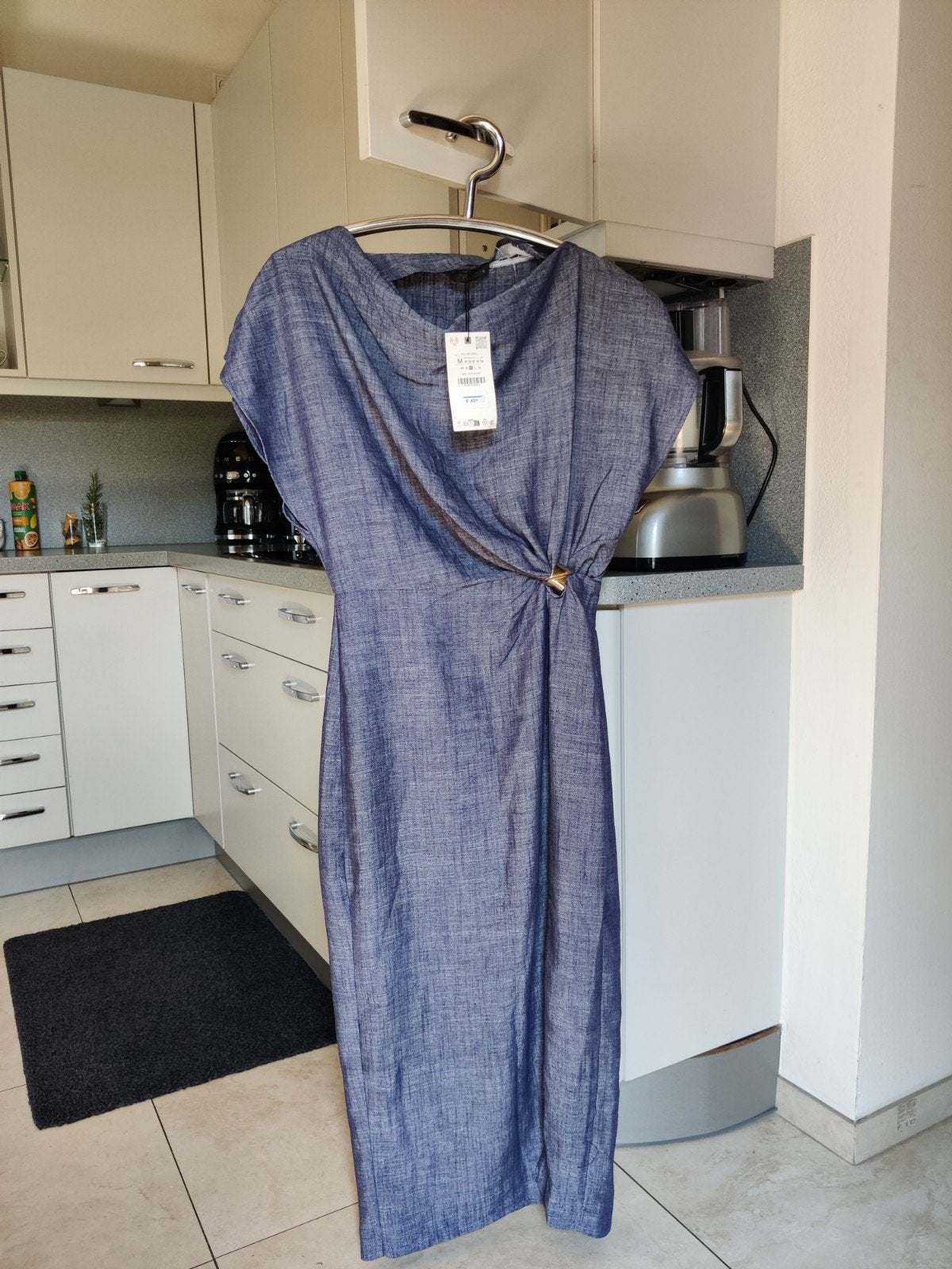 Zara nieuwe Stijlvolle blauwe jurk met gouden detail, Kleding | Dames, Maat 38/40 (M), Blauw, Ophalen of Verzenden, Onder de knie