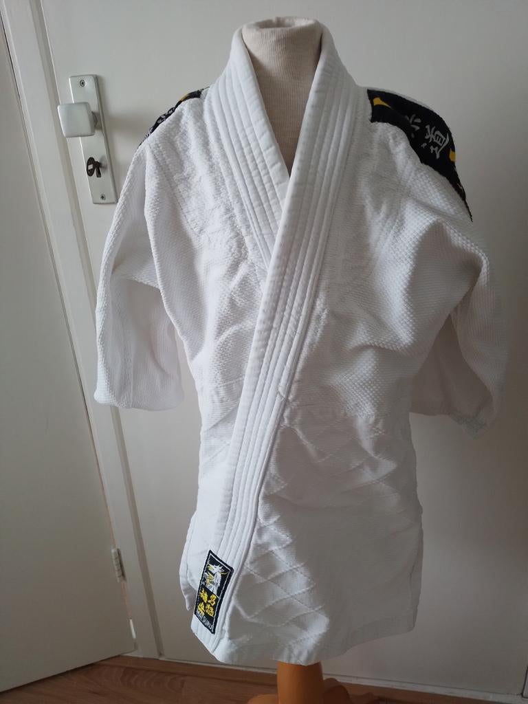 2 Judo jassen - Matsuru (maat 130) en Nihon Sport (maat 110), Sport en Fitness, Vechtsporten en Zelfverdediging, Gebruikt, Judo