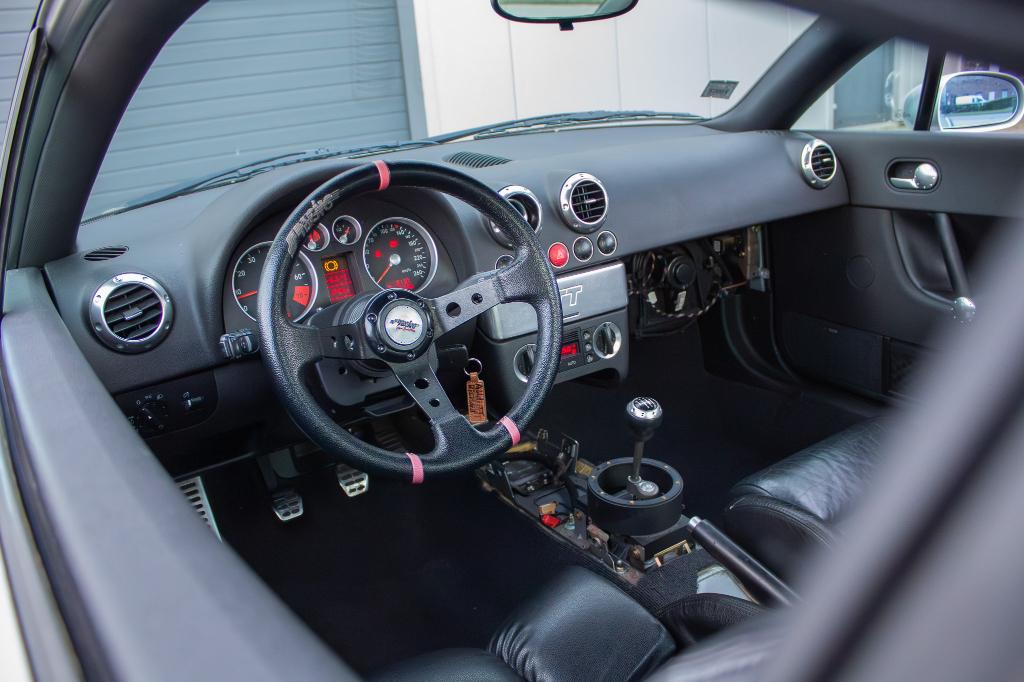 Audi TT Quattro 1.8T 20V - Circuit / trackdays, Auto's, TT, Zwart, 4 cilinders, 4 stoelen