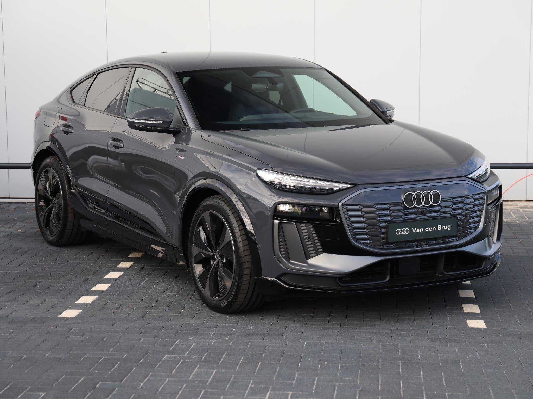 Audi Q6 Sportback e-tron S edition performance 100 kWh 306pk, Auto's, Gebruikt, 2000 kg, Leder en Stof, Q6 e-tron