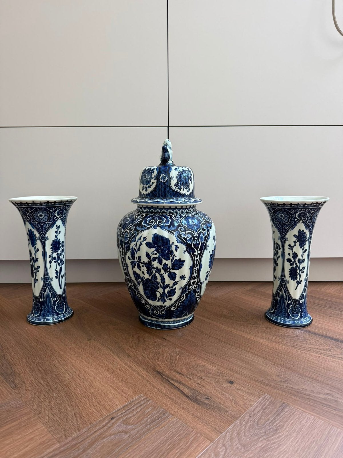 Delfts blauw van Boch Royal sphinx vazen set - kaststel, Ophalen