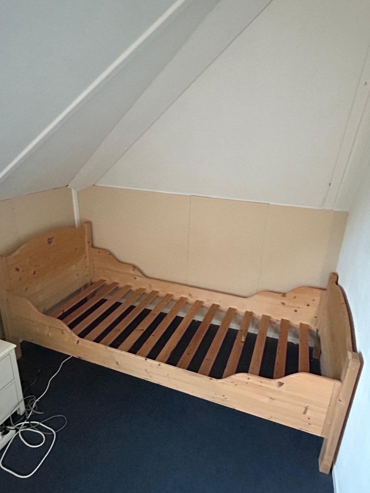Houten 1 persoonsbed, Huis en Inrichting, Ophalen, Gebruikt, 90 cm, Eenpersoons