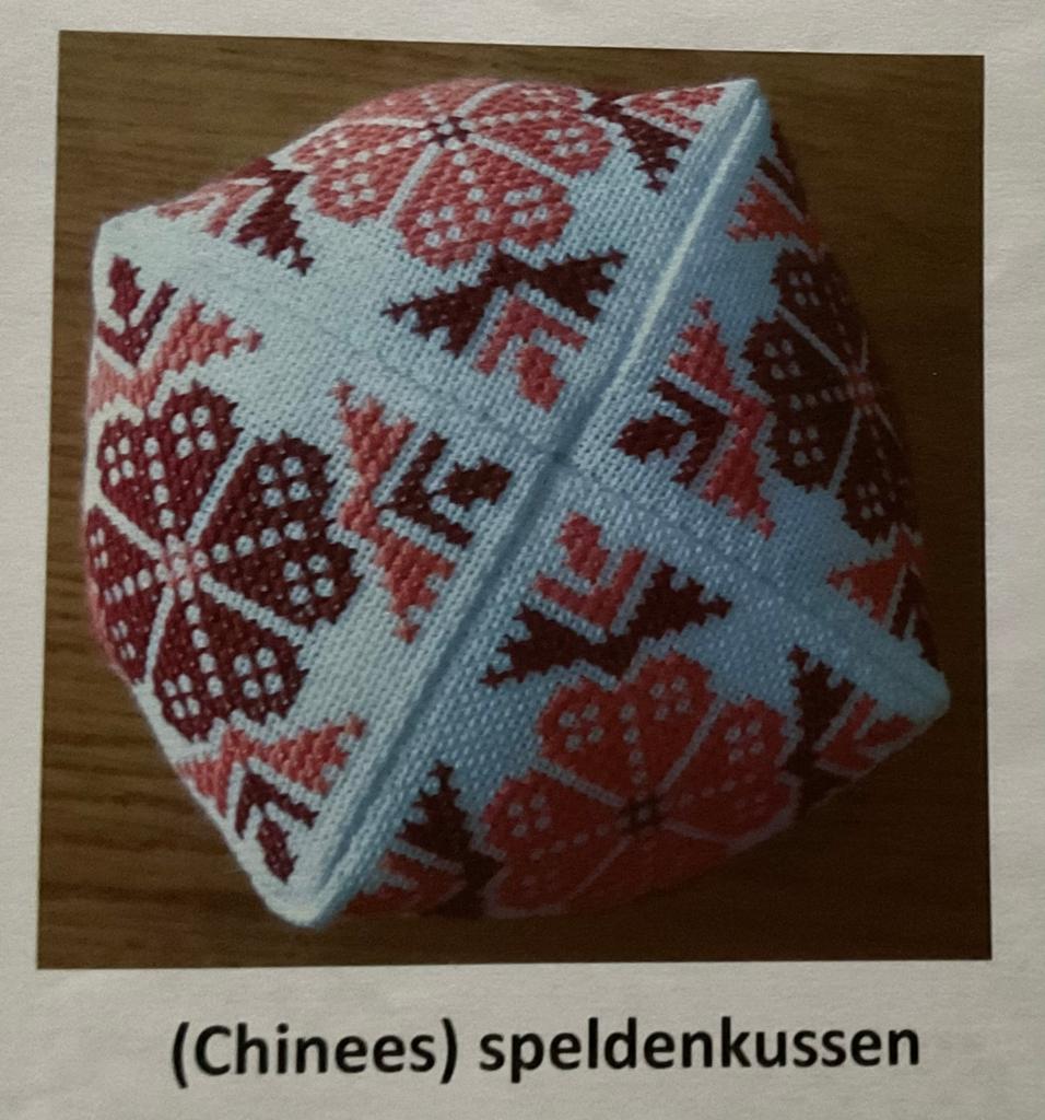 Borduurpakket speldenkussen, Hobby en Vrije tijd, Ophalen of Verzenden, Zo goed als nieuw, Borduurpakket