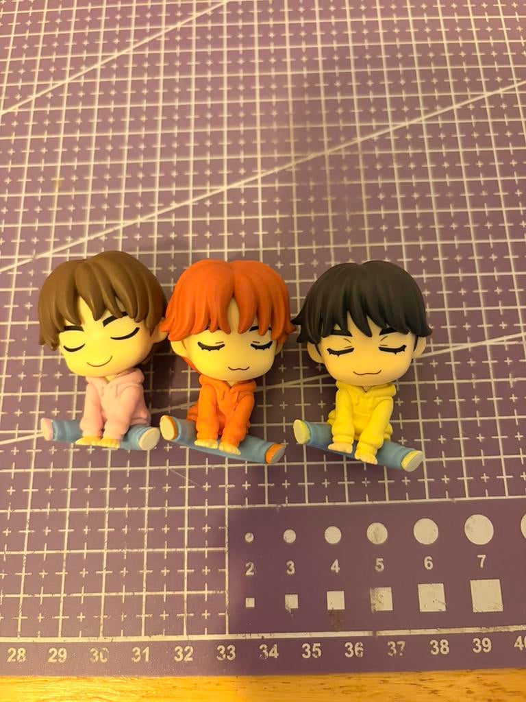 TXT Crown gachapon, Ophalen of Verzenden, Zo goed als nieuw, Pop, Beeldje of Miniatuur