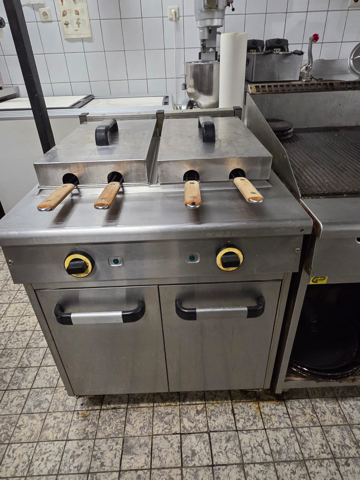 Professionele RVS Dubbele Friteuse op Onderstel (4 Manden), Ophalen, Gebruikt