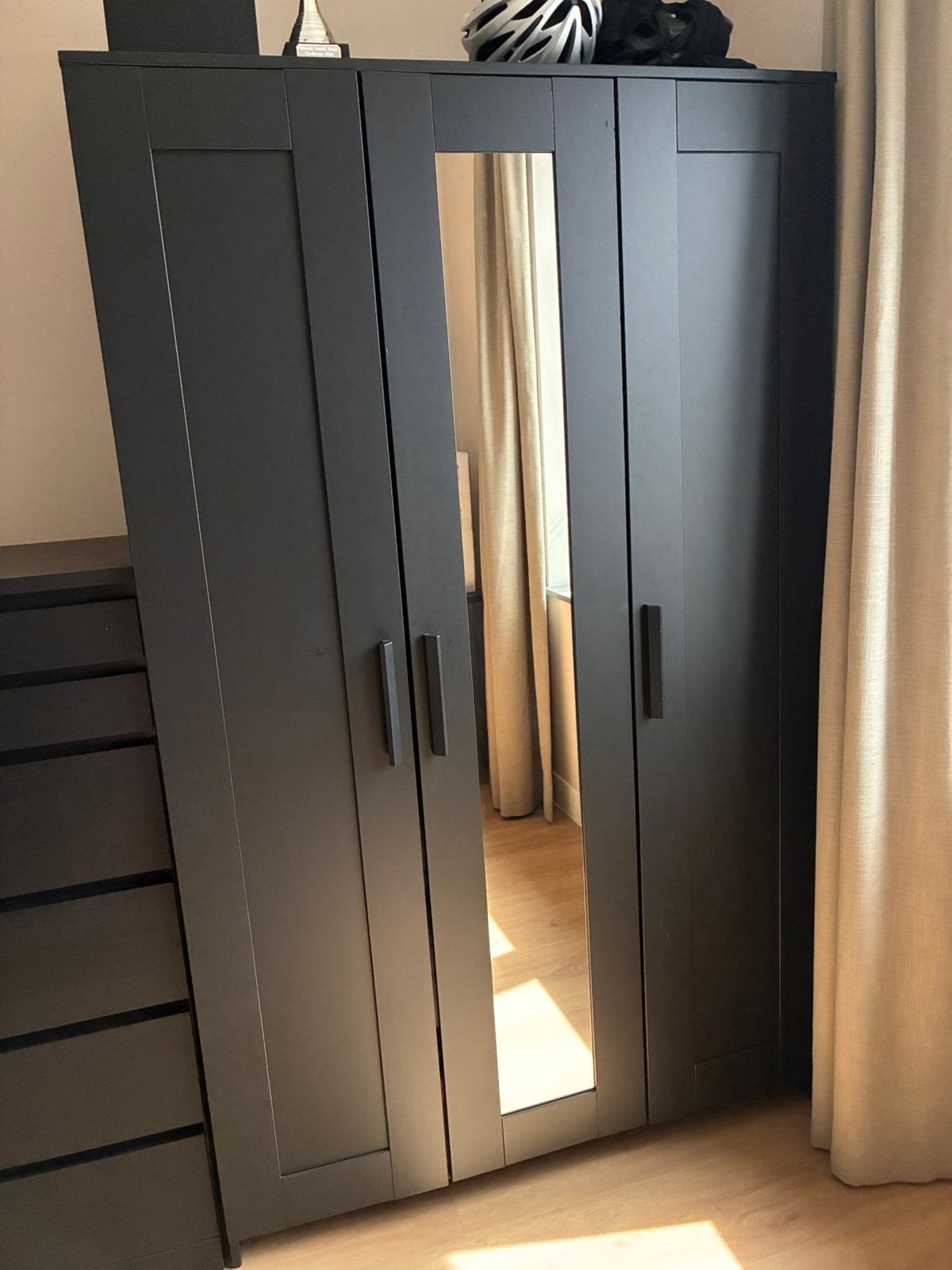 Brimnes kast zwart 3 deurs, Huis en Inrichting, Kasten | Kledingkasten, Ophalen, Met deur(en), Gebruikt, 100 tot 150 cm