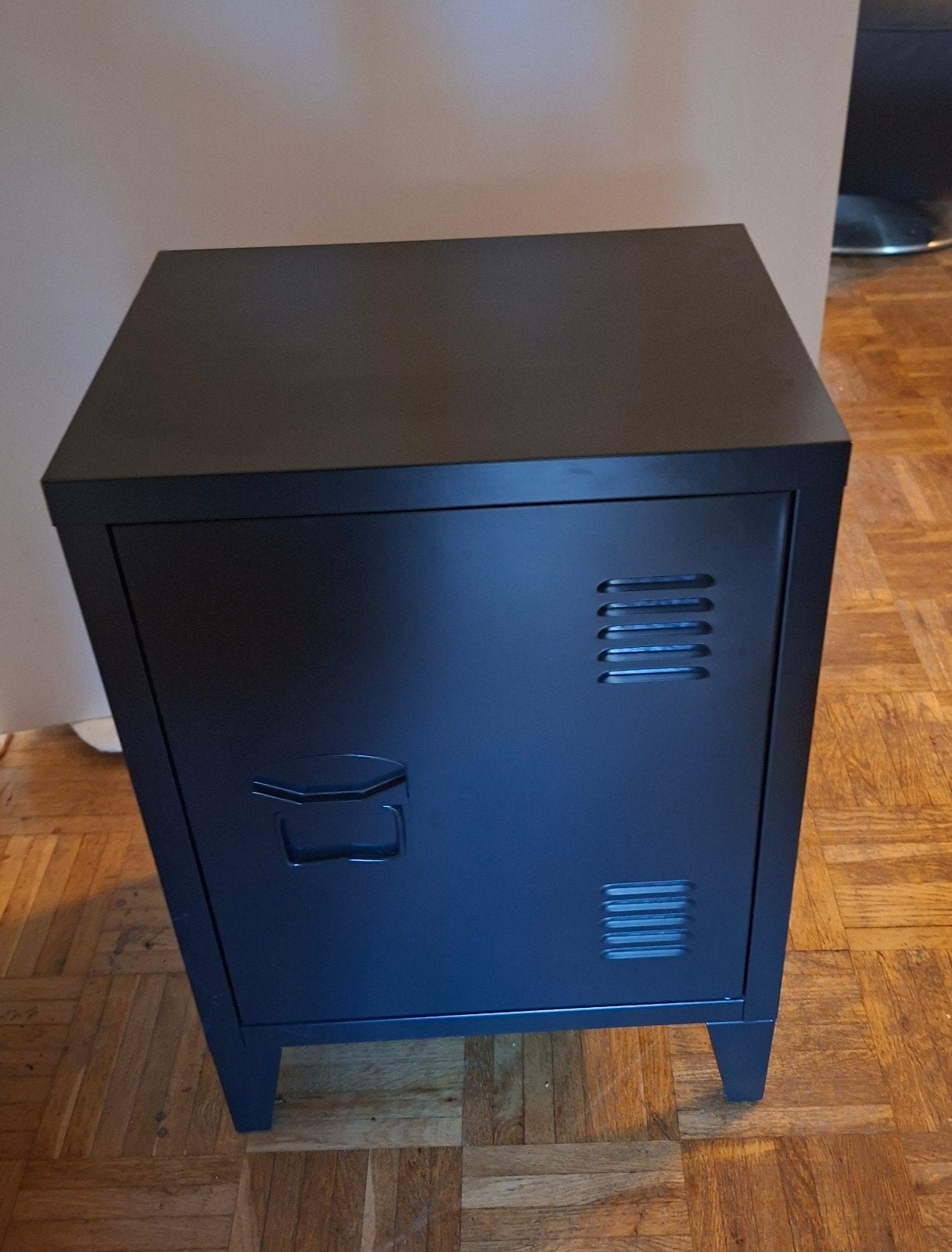 2 zwart metalen locker kastjes - Nachtkastje / Bijzettafel, Ophalen, Zo goed als nieuw, Industrieel