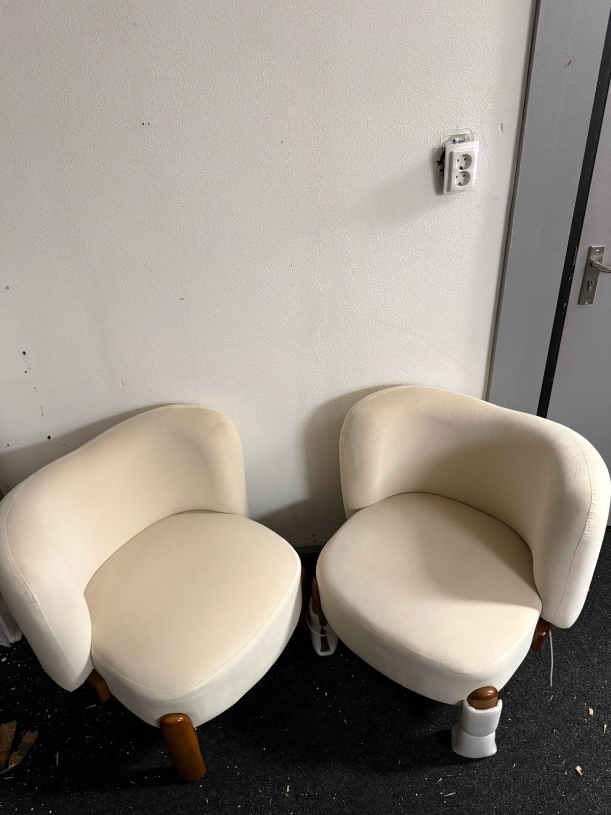 2 x Design Japandi fauteuils walnootlook met stof, 75 tot 100 cm, Ophalen of Verzenden, Zo goed als nieuw, Stof