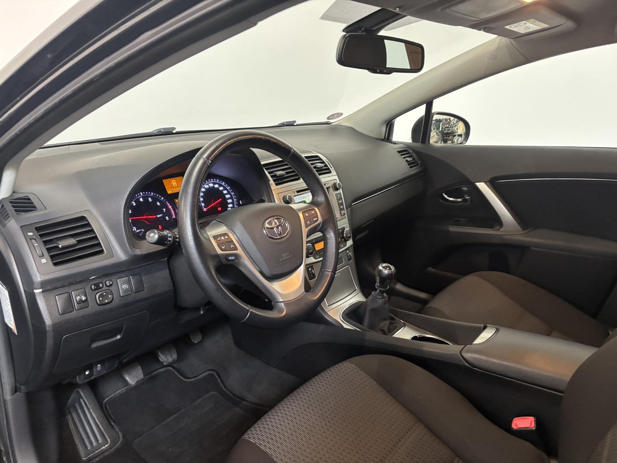 Toyota Avensis Wagon 1.8 VVTi Business Camera Navigatie Clim, Euro 5, 4 cilinders, Zwart, Handgeschakeld