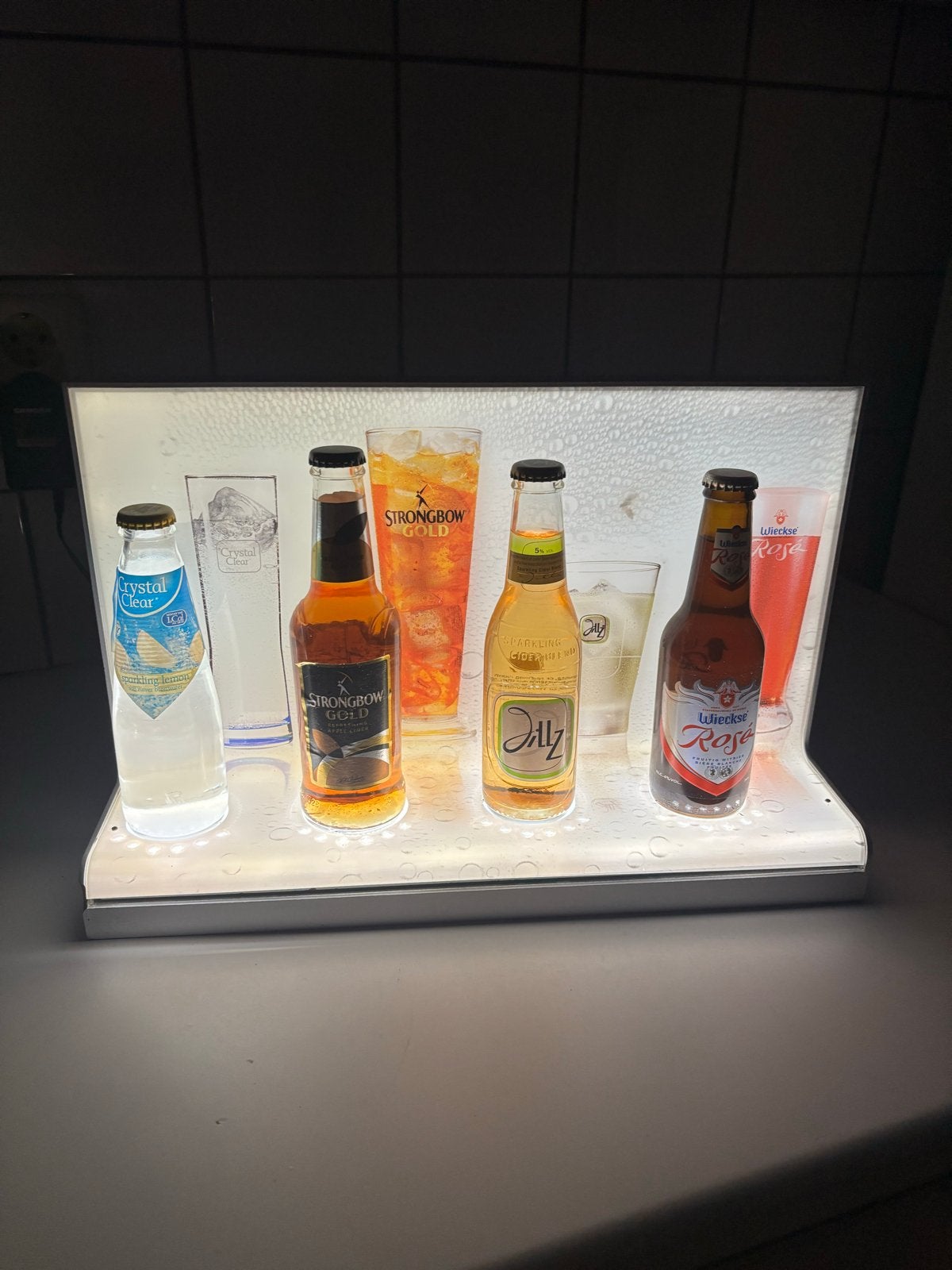 Verlichte drank display voor flessen en glazen, Ophalen of Verzenden, Gebruikt, Lichtbak of (neon) lamp