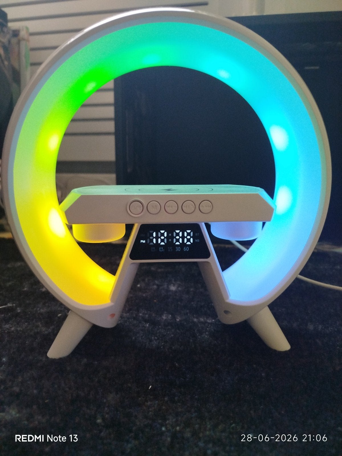 Wekker met draadloze oplader, Bluetooth speaker & lampjes, Witgoed en Apparatuur, Wekkers, Ophalen