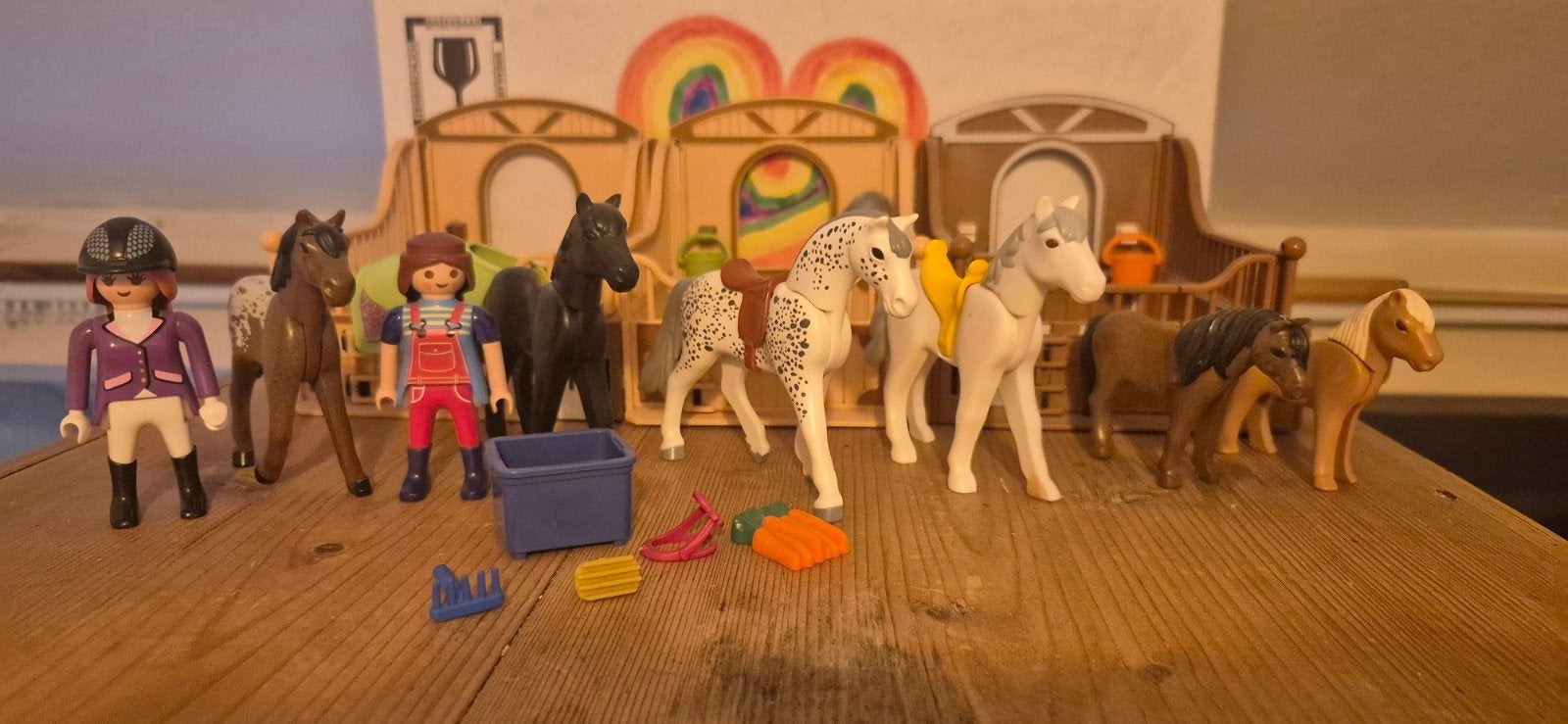3 stallen 4 paarden en 2 ponnys en toebehooringen, Ophalen of Verzenden