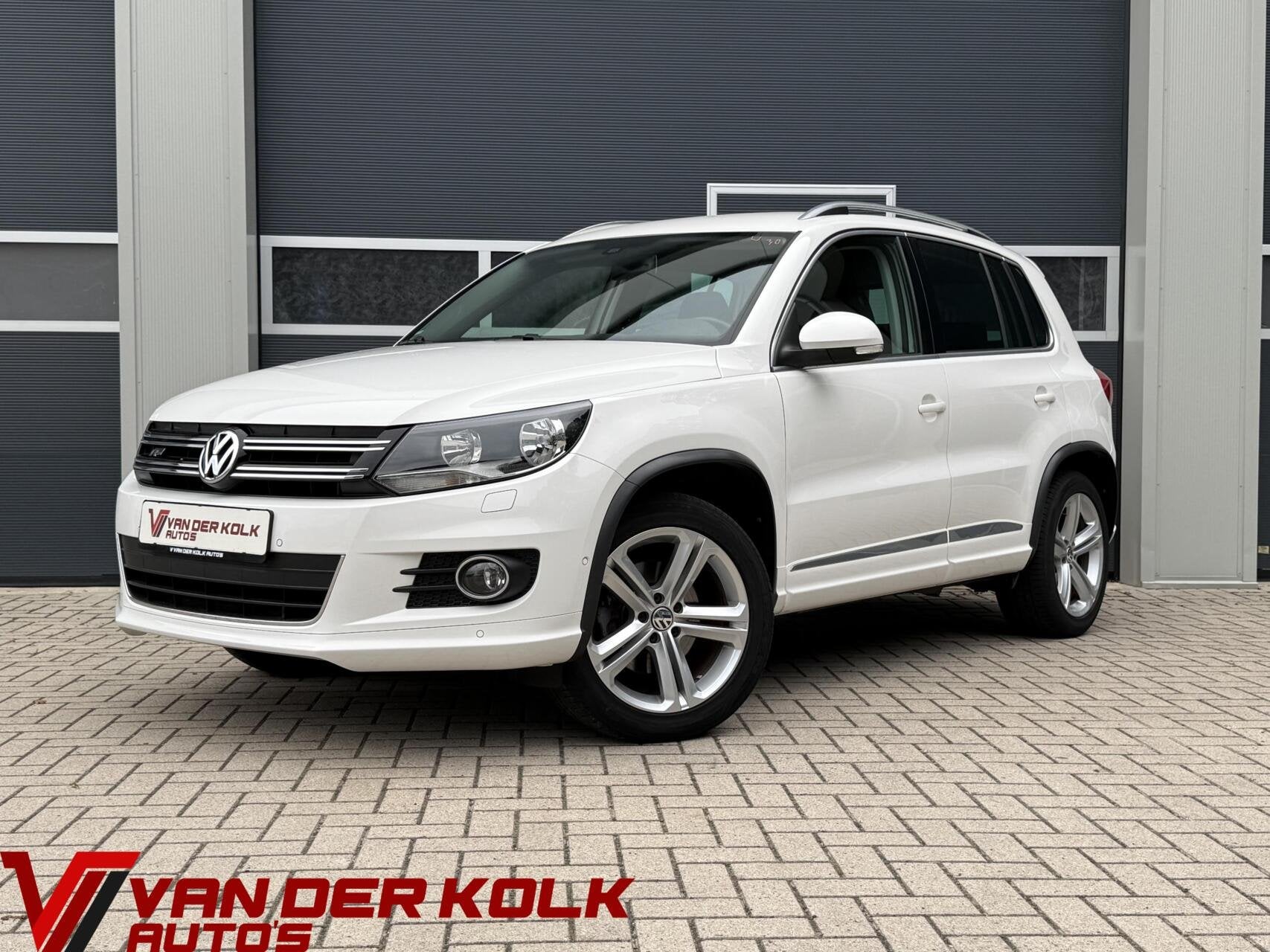 Volkswagen Tiguan 1.4 TSI R-Line | Alcantara | CarPlay | Nav, Voorwielaandrijving, 15 km/l, Gebruikt, 4 cilinders