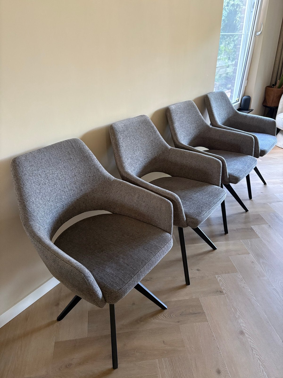 4 grijze eetkamerstoelen Yanai van Jesper Home, Huis en Inrichting, Ophalen, Gebruikt, Vier, Stof