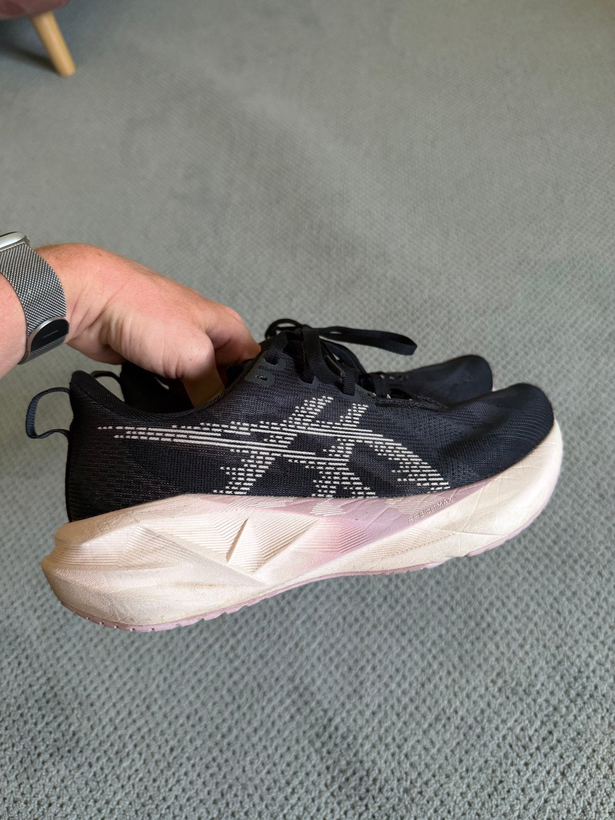 Asics Novablast 5 hardloopschoenen - Zo goed als nieuw, Sport en Fitness, Loopsport en Atletiek, Hardloopschoenen, Ophalen of Verzenden