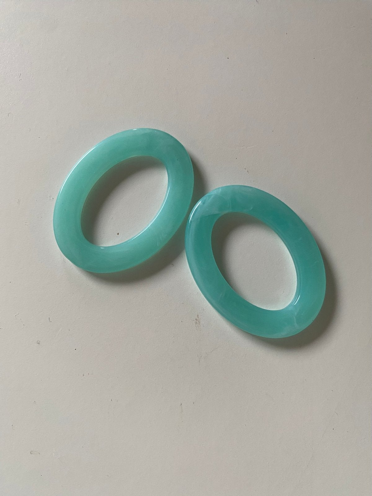 Deze leuke bedels!, Ophalen of Verzenden, Zo goed als nieuw, Overige materialen, Oor- of Traguspiercing
