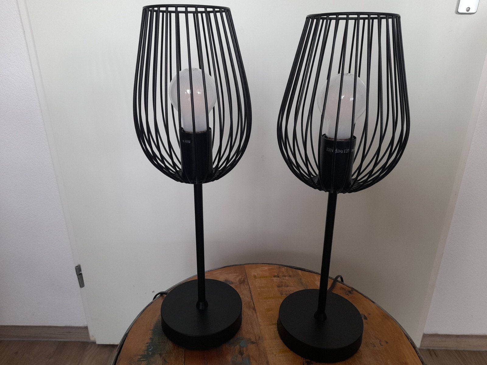 Set van 2 zwarte nachtkast / tafel lampen met E27 fitting, Huis en Inrichting, Lampen | Tafellampen, Ophalen, E27 (groot), Zwart