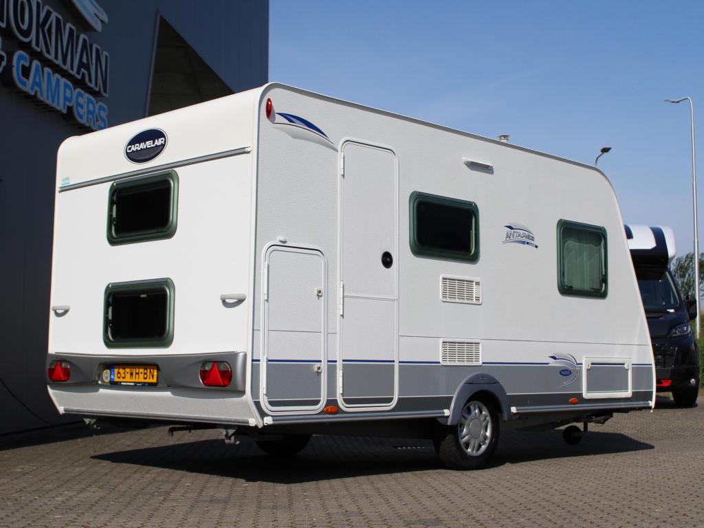 Caravelair Antares Luxe 426 Stapelbed Voortent Fietsendrager, Dwarsbed, Bedrijf, Treinzit, 750 - 1000 kg