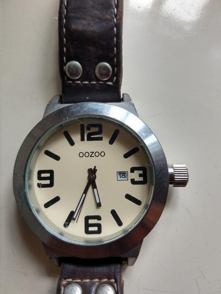 Oozo herenhorloge met lederen band. Horloge is in prima, Overige merken, Overige materialen, Polshorloge, Ophalen of Verzenden