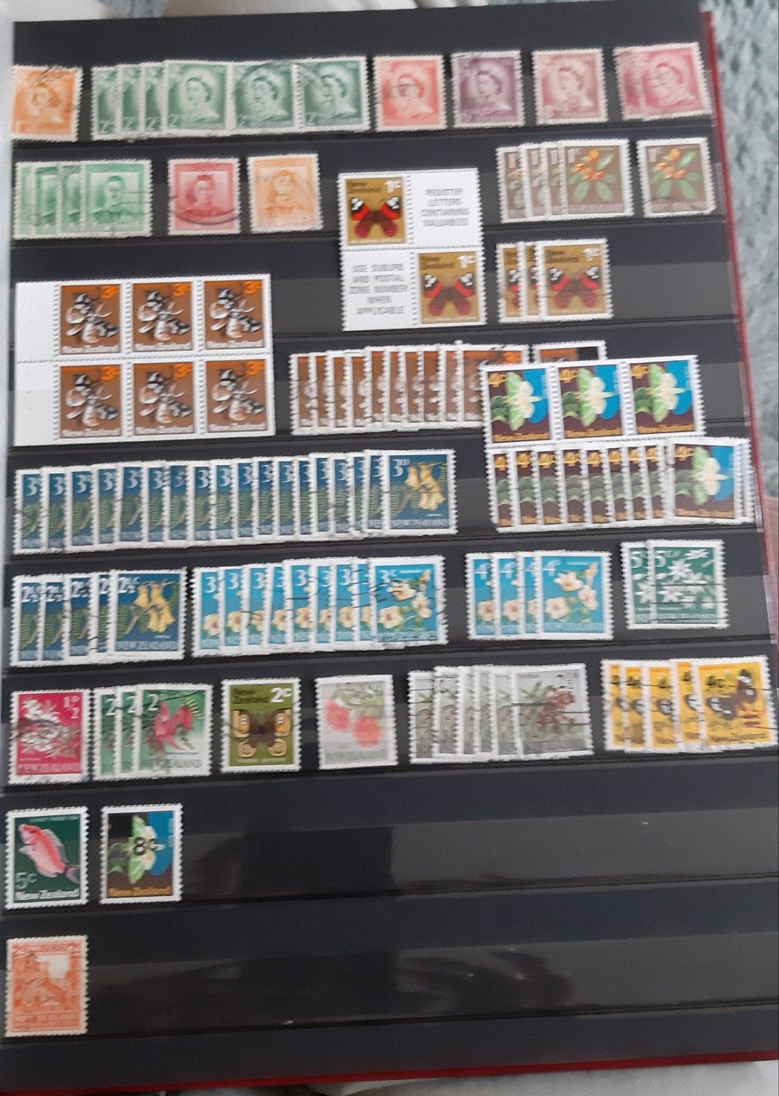 Te koop een stockboek met zegels uit Nw Zealand en Canada, Ophalen of Verzenden, Buitenland