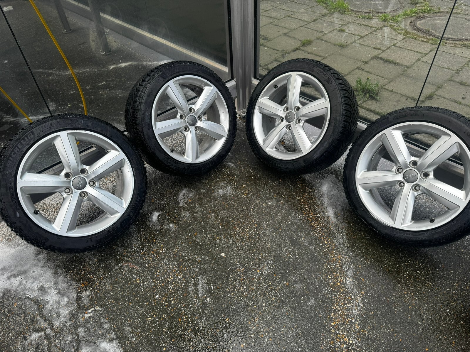 Audi 17 inch velgen met Michelin winterbanden 225/45 R17, Gebruikt, Banden en Velgen, 17 inch, Personenwagen
