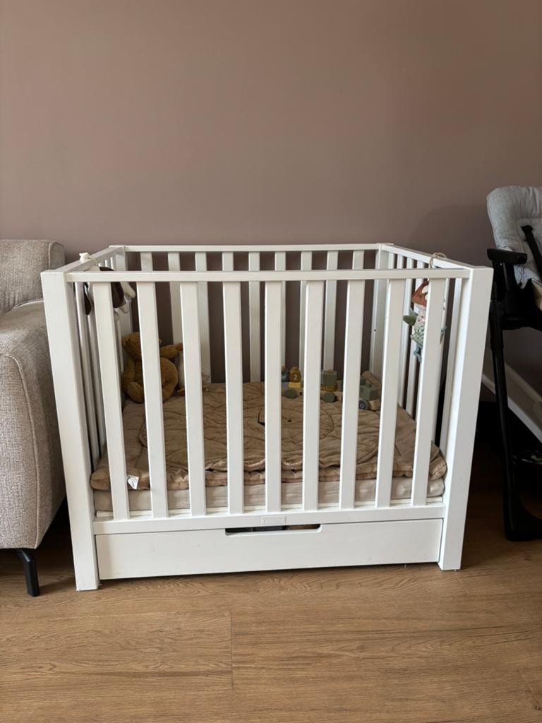 Witte box met lade, Kinderen en Baby's, Boxen, Ophalen, Gebruikt, Vierkant, In hoogte verstelbaar