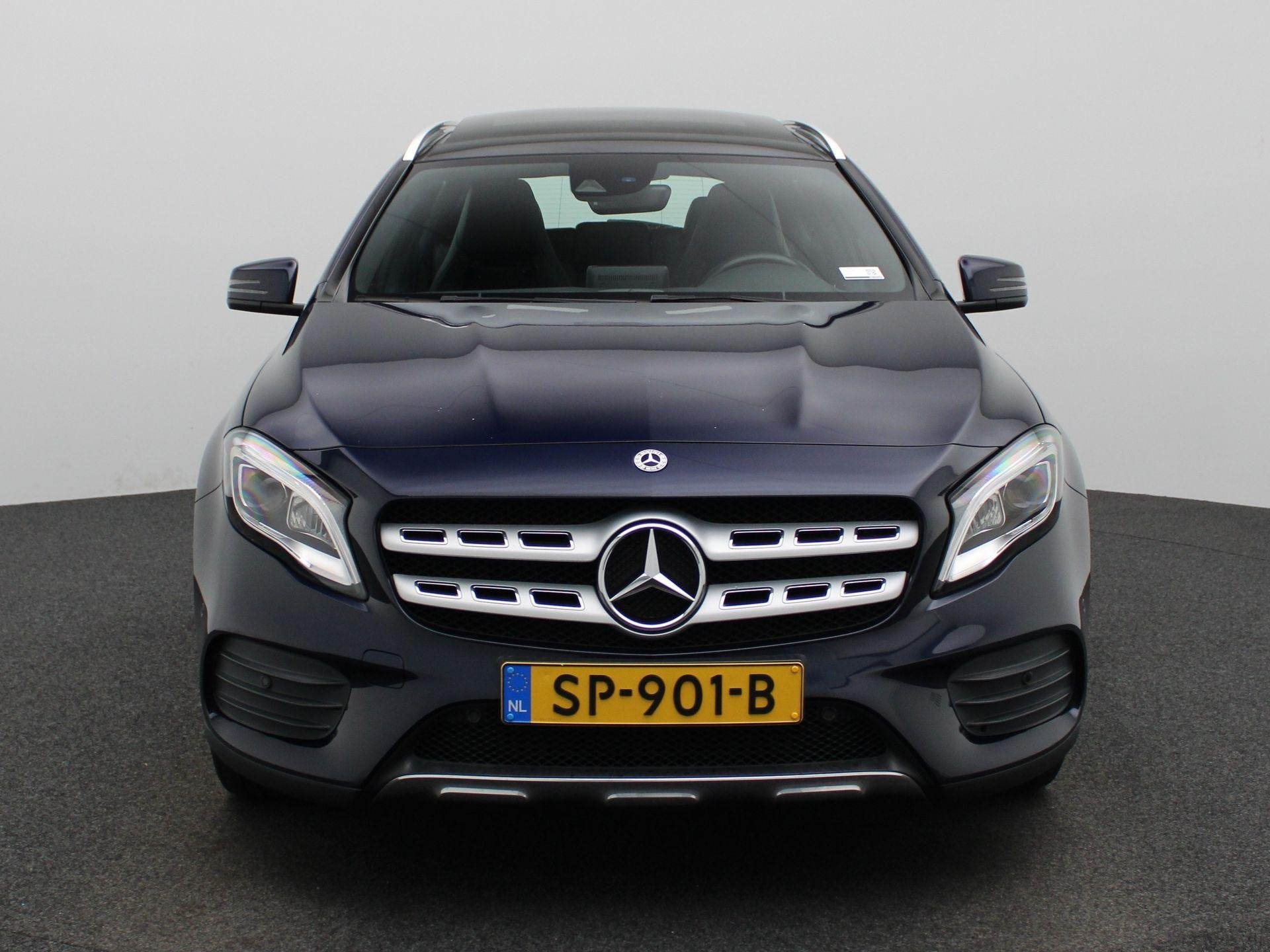 Mercedes-Benz GLA-klasse 180 Business Solution AMG | Panoram, 12 maanden, Gebruikt, 4 cilinders, Blauw