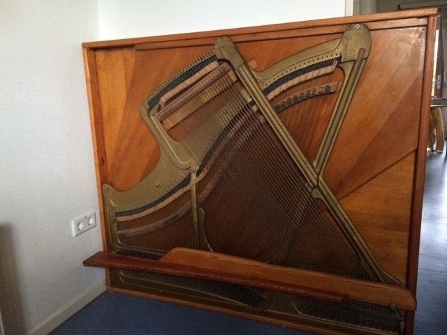 Pianoframe van kruissnarige piano, incl klankkast en snaren, Ophalen, Gebruikt, 145 cm, Hout
