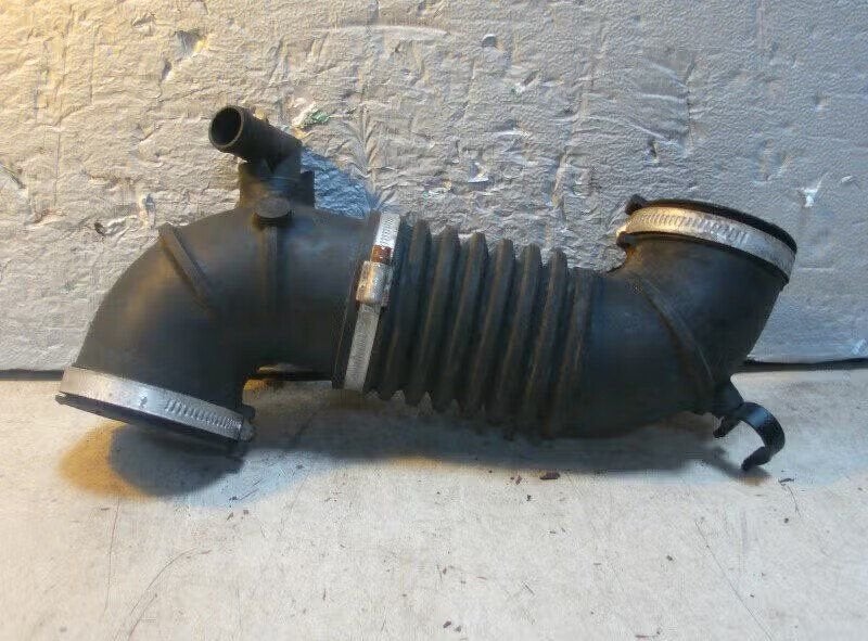 LUCHTAANZUIGSLANG Volvo S40 (VS) (30620804), Gebruikt, Info@volvocars.com, Ophalen of Verzenden, Volvo