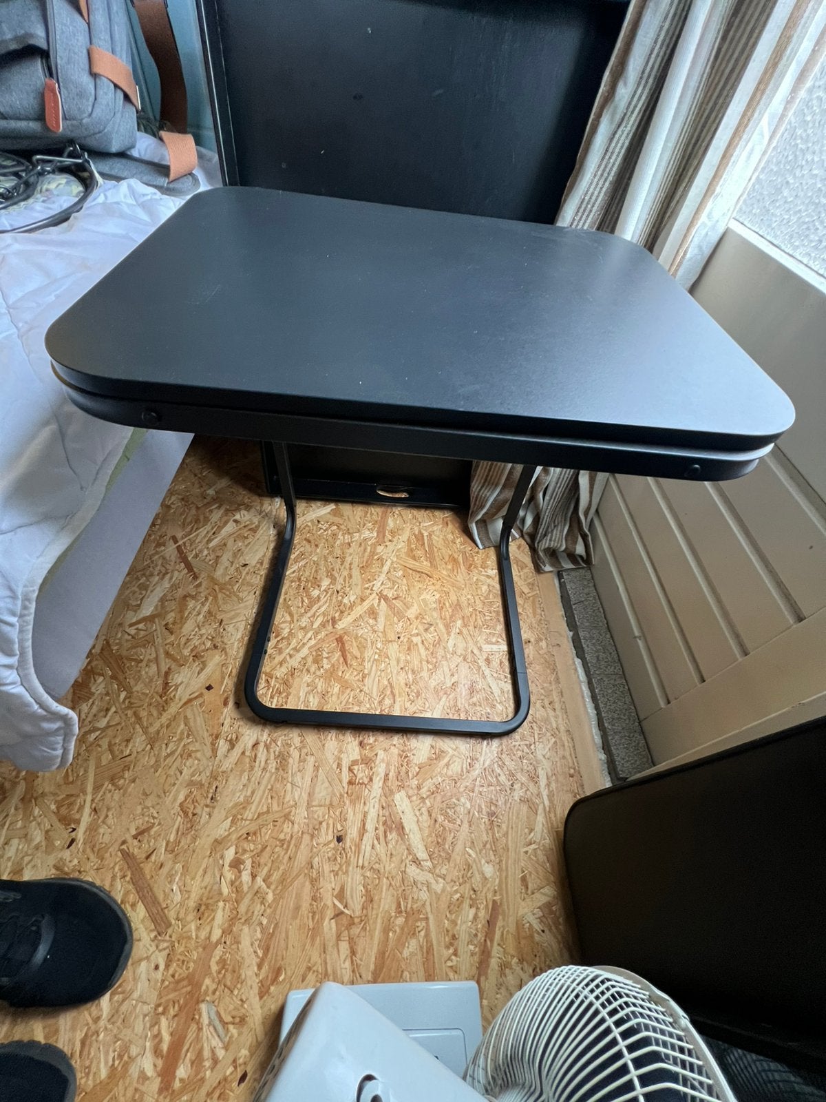 Klein bureau laptop tafel, Ophalen, Zo goed als nieuw