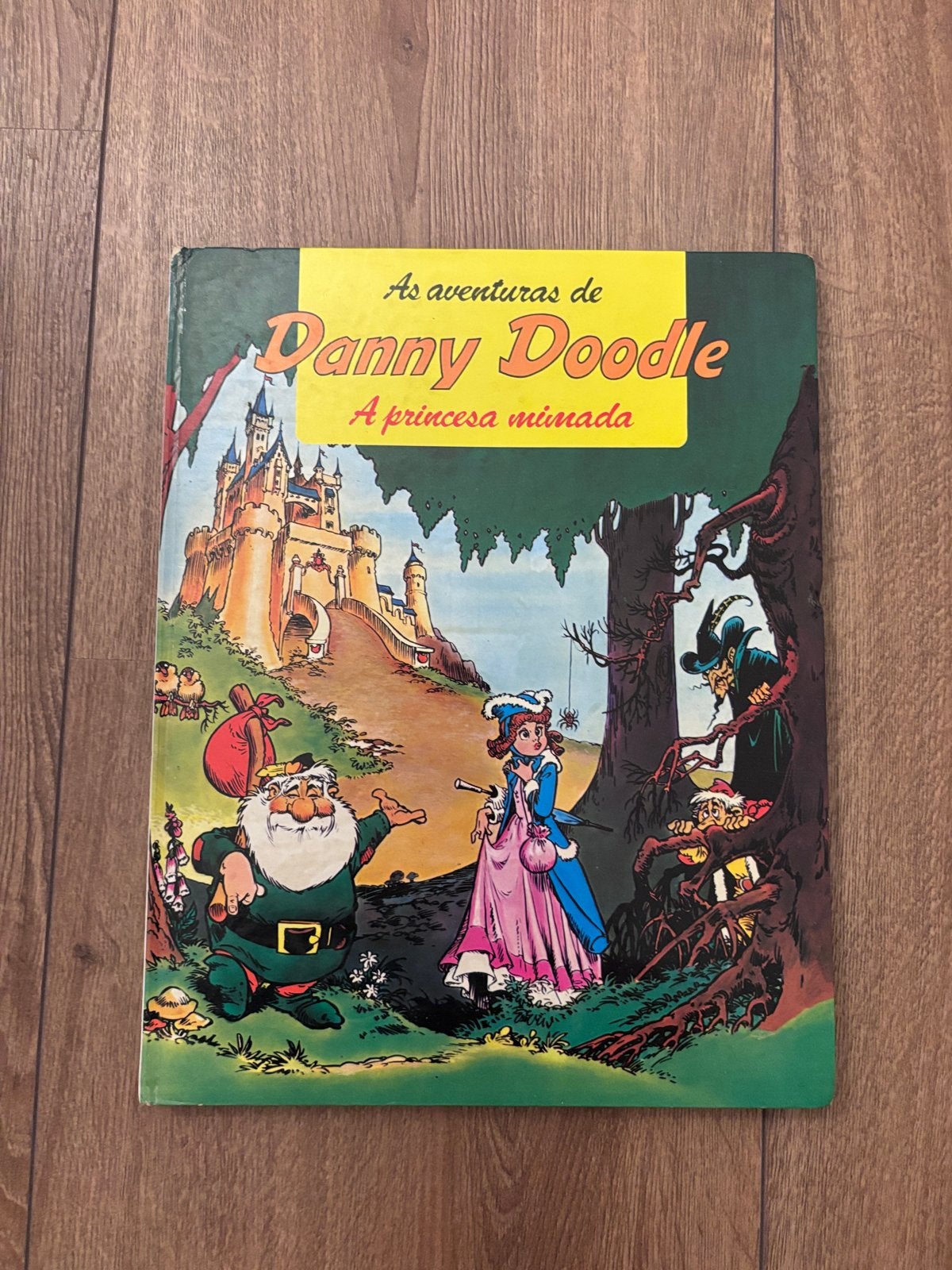 Danny Doodle (Douwe Dabbert) stripboek - Portugees, Eén stripboek, Ophalen of Verzenden, Gelezen