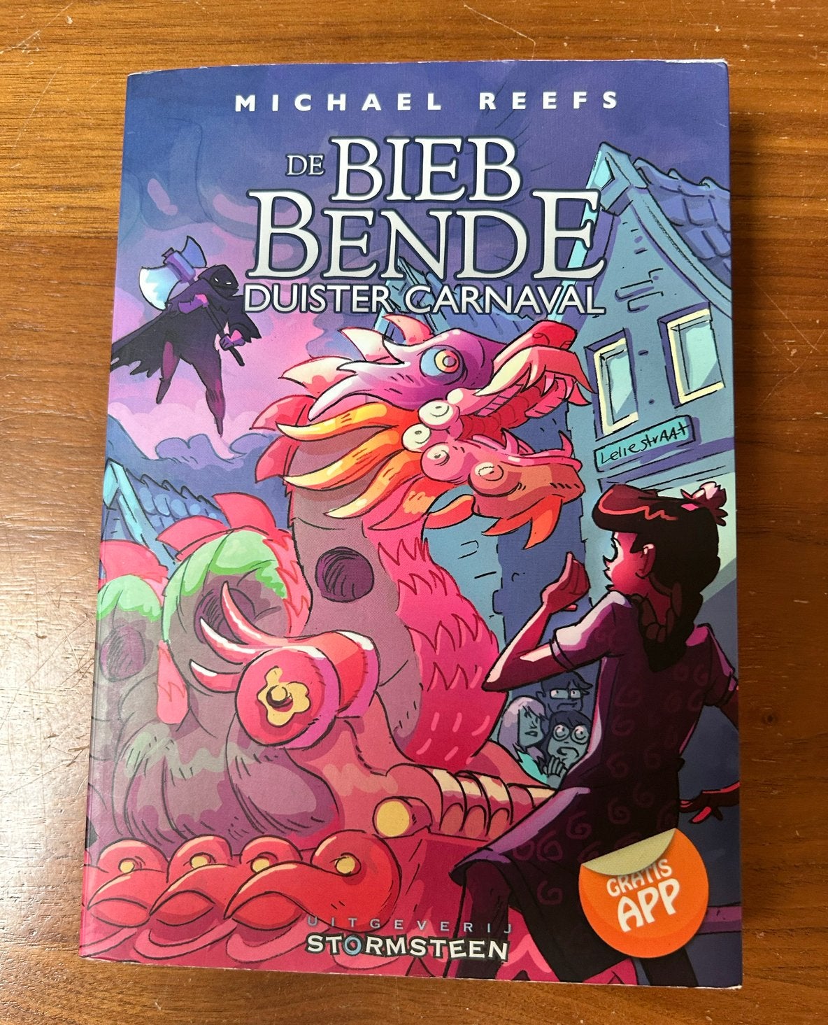 De Bieb-Bende: Duister Carnaval - Michael Reefs, Ophalen of Verzenden, Zo goed als nieuw, Fictie