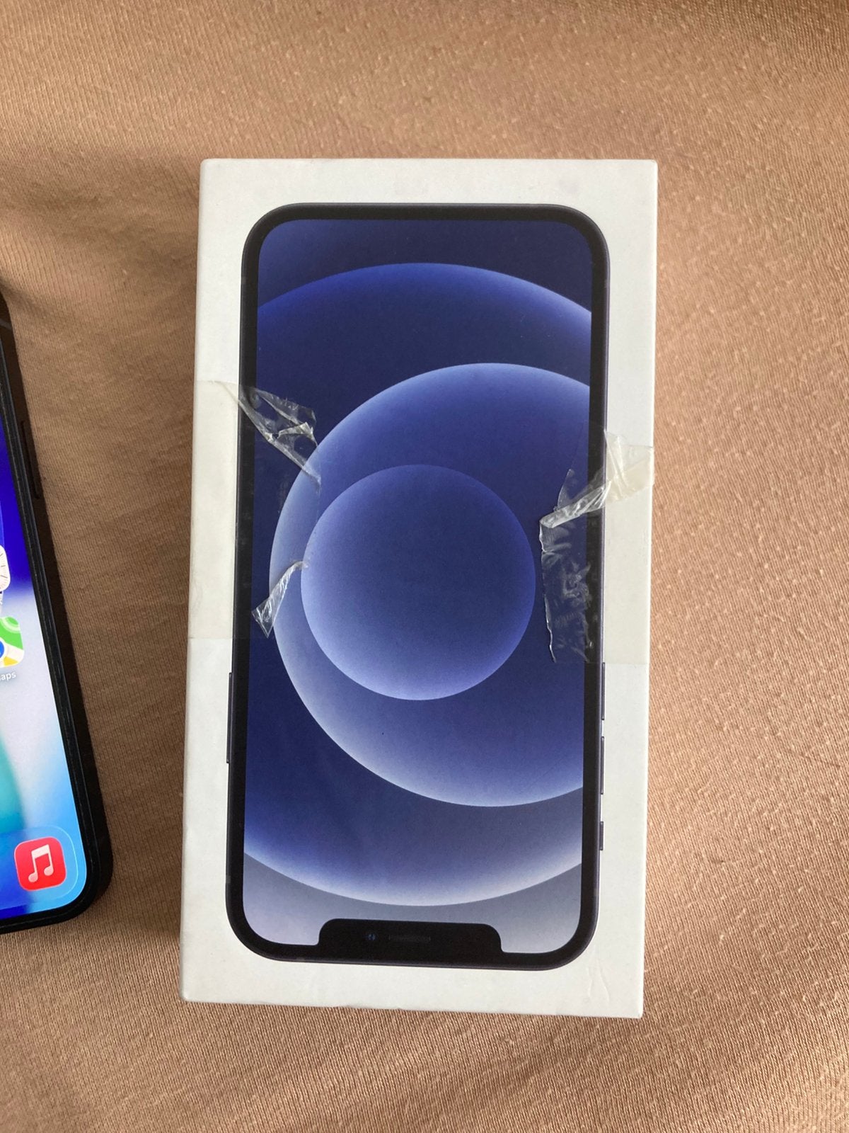 iPhone 12-64 in zeer nette staat battrij 98%