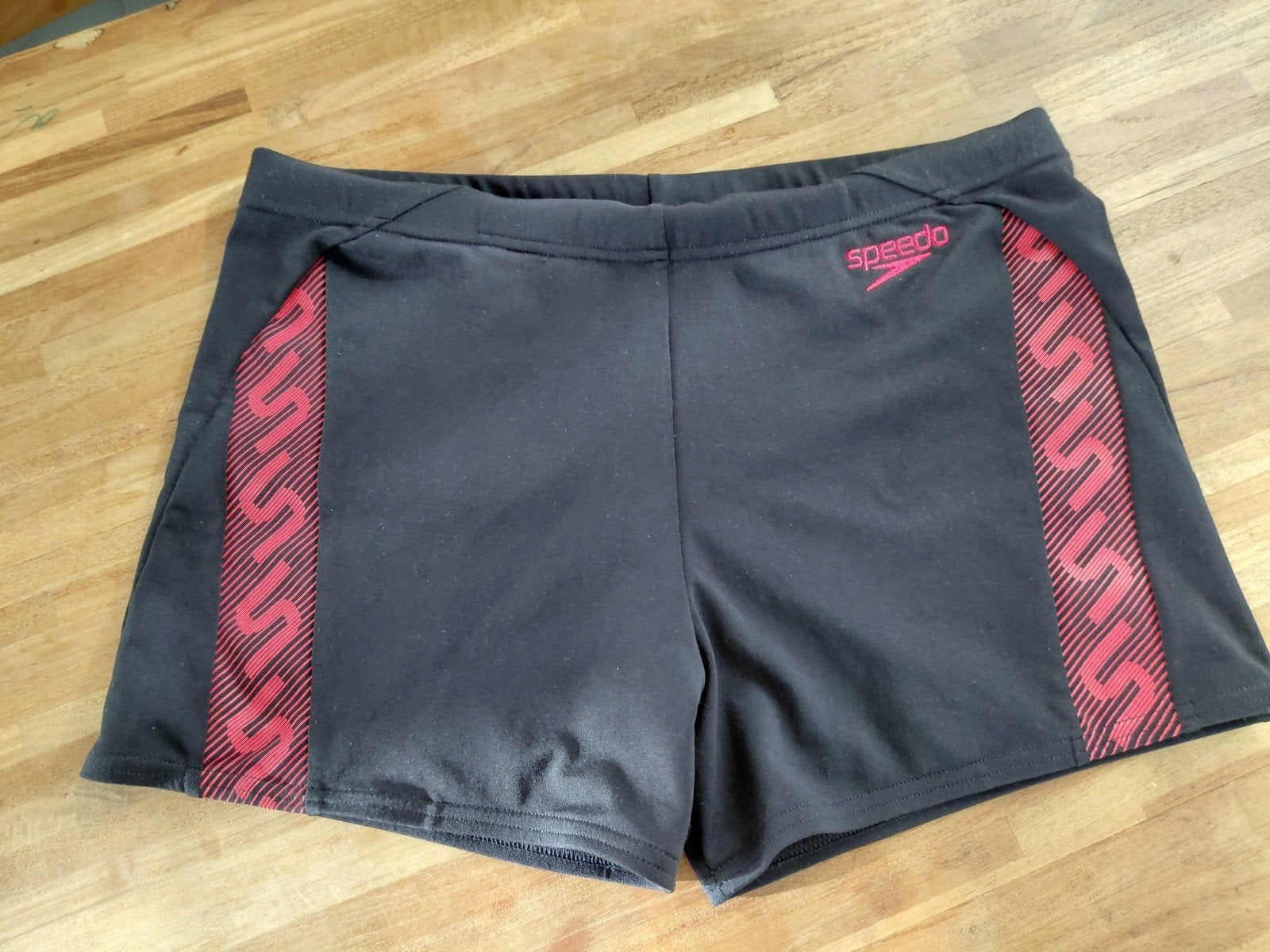 Speedo zwemshort zwart met rode accenten, Ophalen of Verzenden, Maat 48/50 (M), Zwart