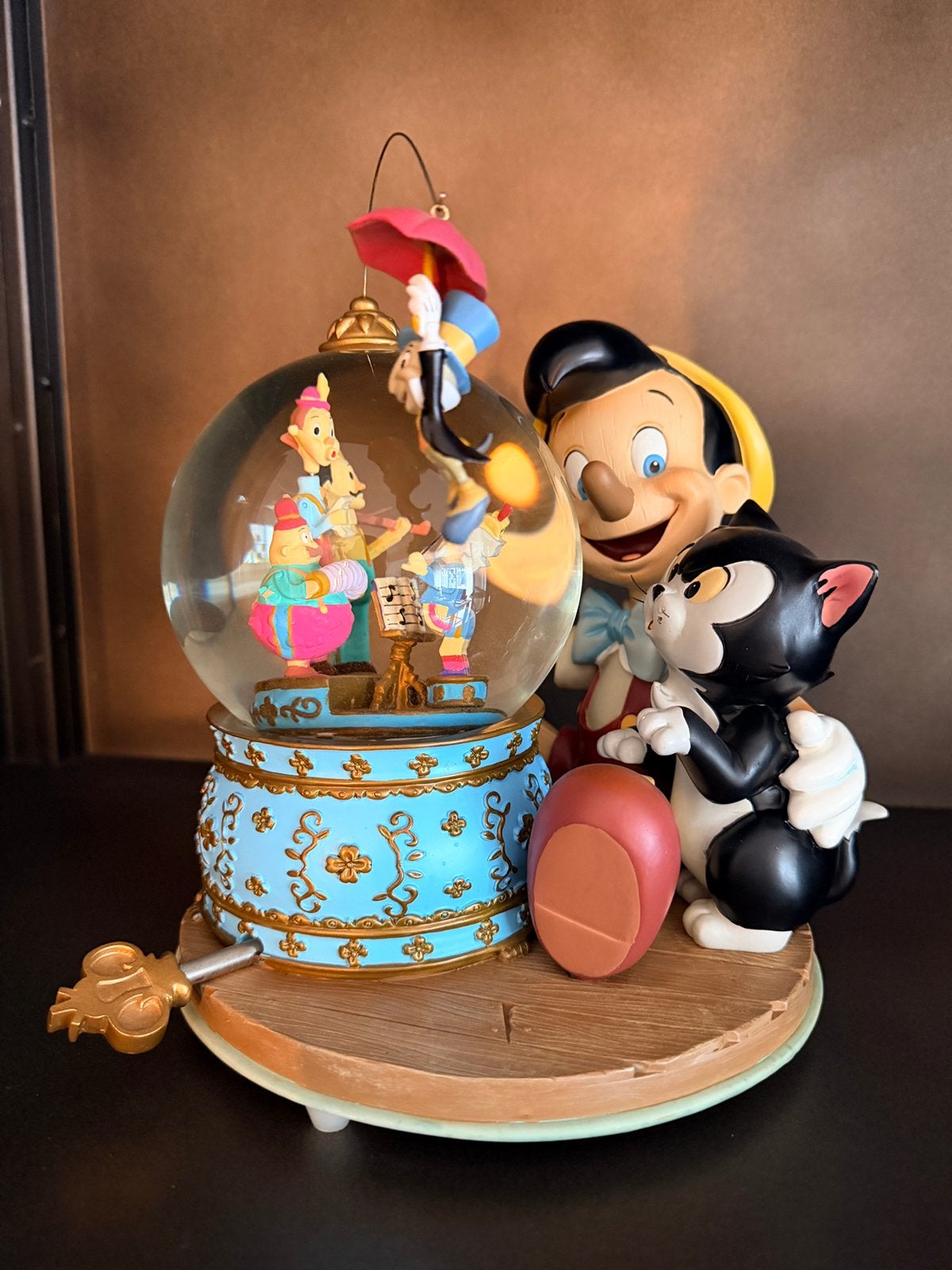 Disney Pinocchio, Figaro & Jiminy – Musical Snow Globe, Verzamelen, Ophalen of Verzenden, Peter Pan of Pinokkio, Zo goed als nieuw