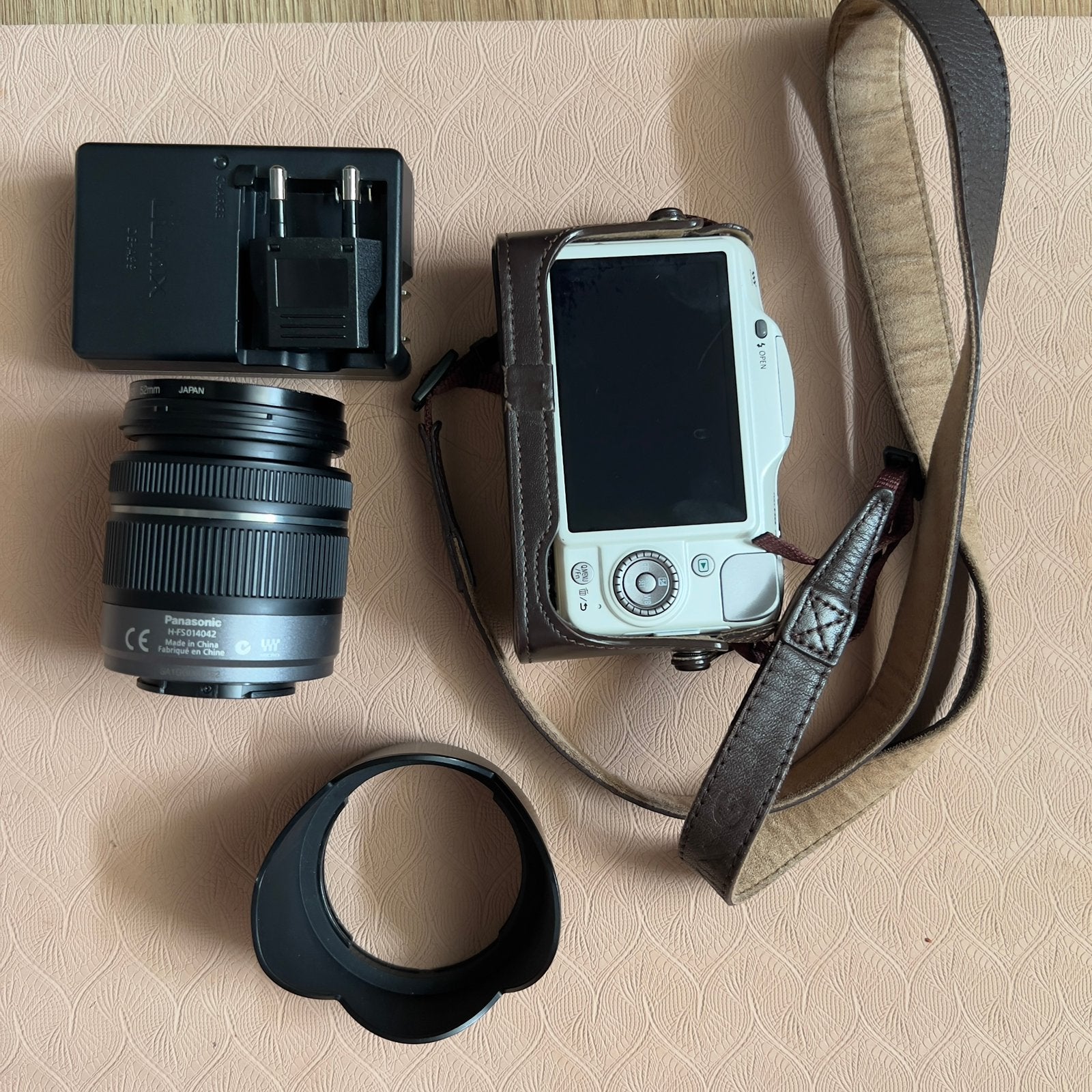 Lumix DMC GF3 with Panasonic G Vario 14-42 mm 1:3.5-5.6 lens, Audio, Tv en Foto, Fotocamera's Digitaal, Ophalen, Gebruikt, Panasonic