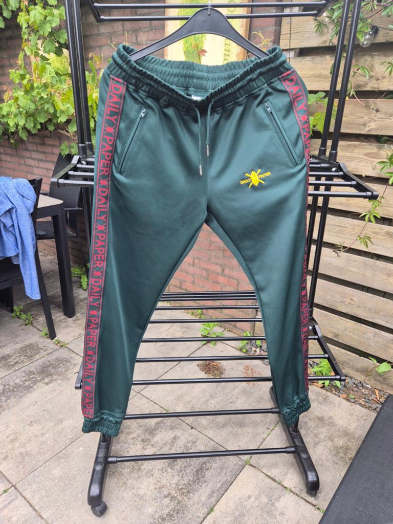 Daily Paper trainingsbroek XS groen geel rood zgan, Daily Paper, Ophalen of Verzenden, Zo goed als nieuw, Maat 34 (XS) of kleiner