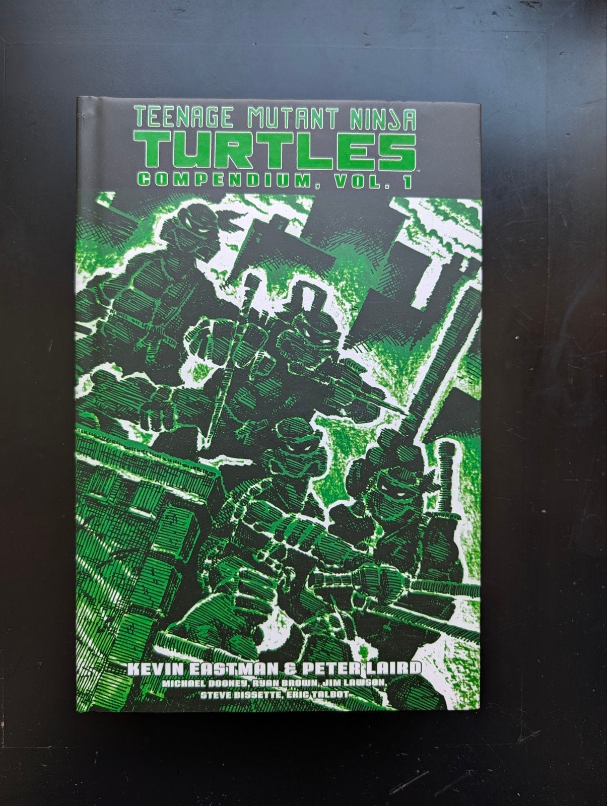 Teenage Mutant Ninja Turtles Compendium Vol. 1, Boeken, Stripboeken, Eén stripboek, Ophalen of Verzenden, Zo goed als nieuw, Kevin Eastman, Peter Laird
