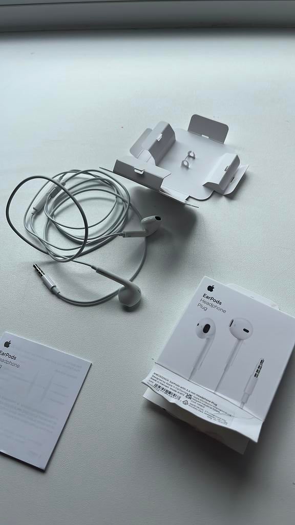 Nieuwe apple airpods, nooit gebruikt, In gehoorgang (in-ear), Nieuw, Ophalen of Verzenden, Apple