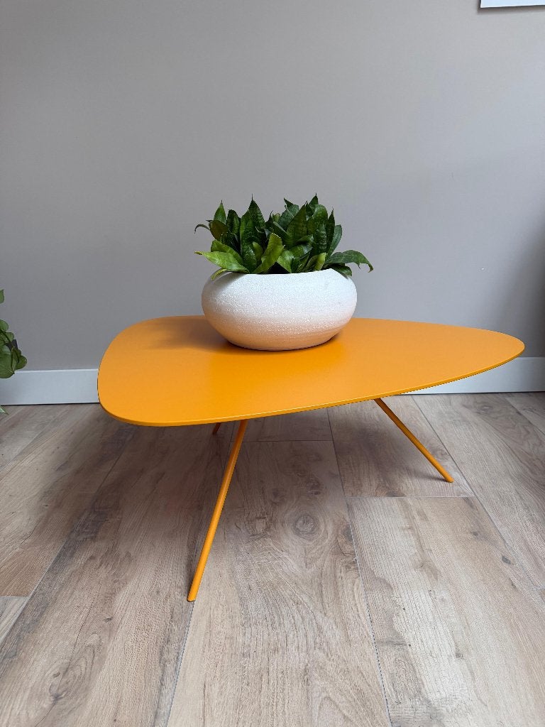 Leolux Liliom salontafel – geel – als nieuw, Ophalen, 100 tot 150 cm, Overige materialen, 50 tot 100 cm