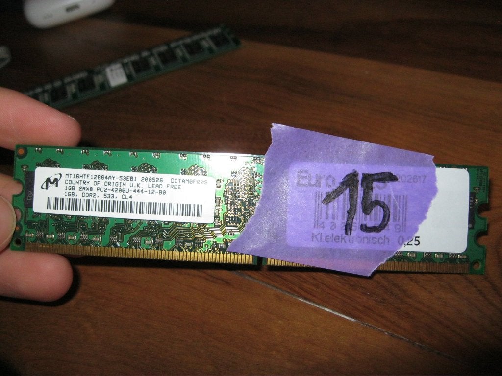 mt16htf12864ay 53eb1 200526 micron 1gb 2rx8 pc2 4200u 12 b0, Ophalen of Verzenden, DDR2, Desktop