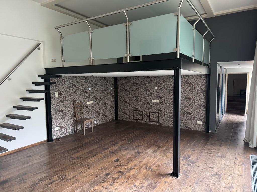 Entresolvloer 3,85mx3,32m hoogte 2m, Ophalen, 30 cm of meer, Gebruikt, Overige typen