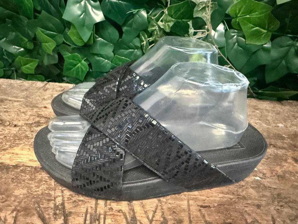 gewoon Nieuwe slippers van Fitflop maat 39, Kleding | Dames, Schoenen, Zwart, Nieuw, Ophalen of Verzenden, Fitflop